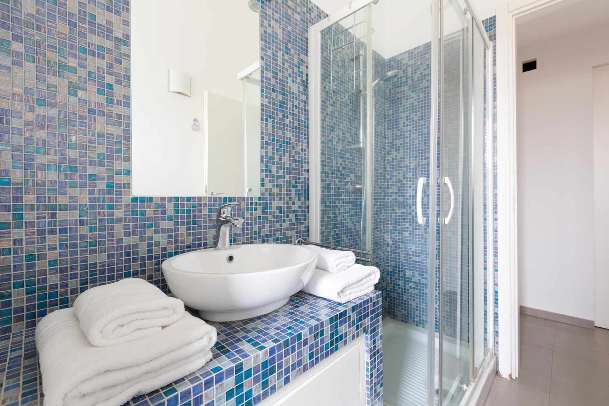 Cozy Apt With Balcony - Mm2 Sant'Agostino Appartement Milaan Buitenkant foto