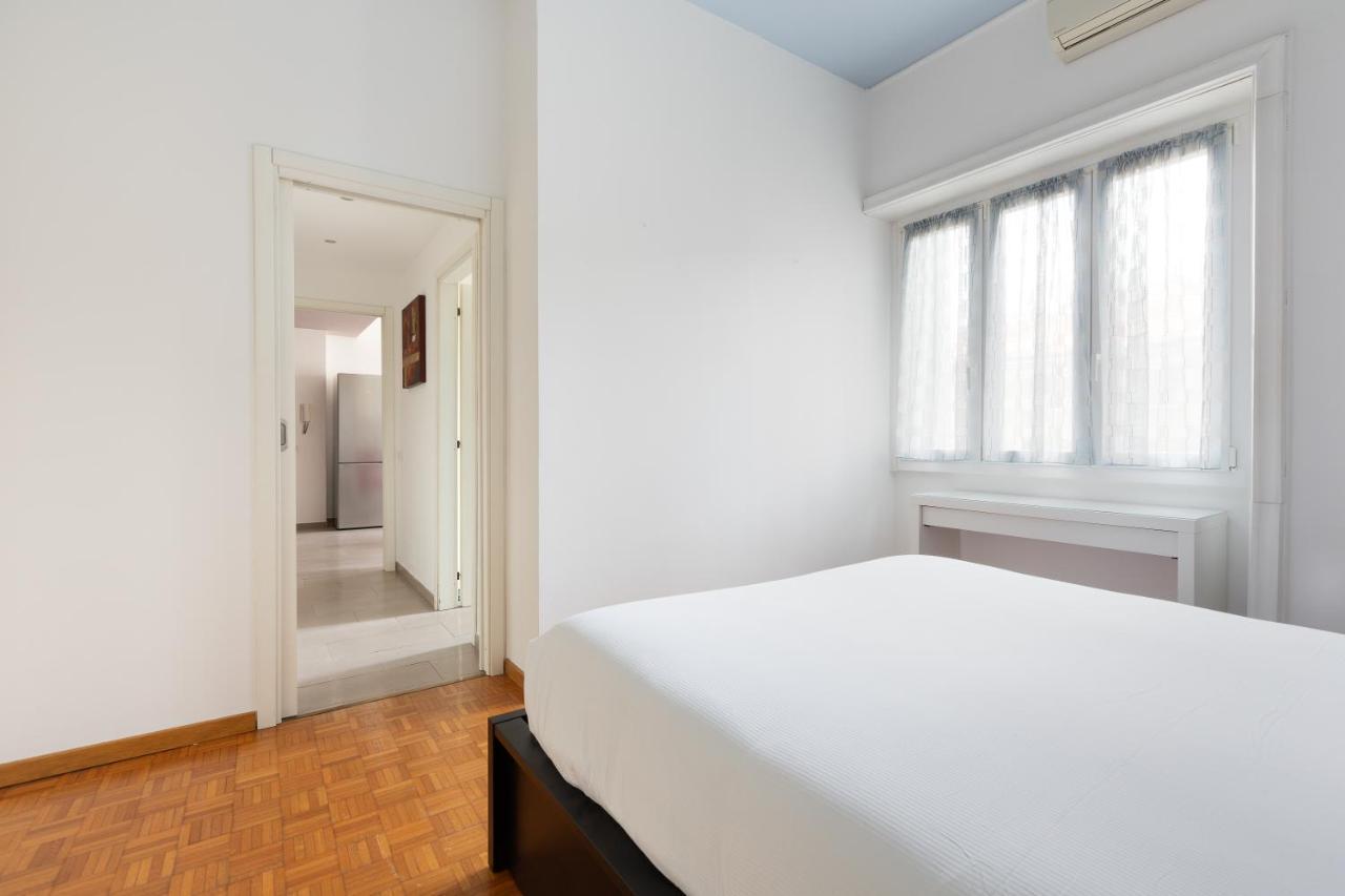 Cozy Apt With Balcony - Mm2 Sant'Agostino Appartement Milaan Buitenkant foto