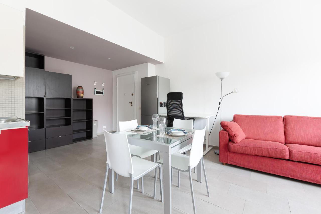 Cozy Apt With Balcony - Mm2 Sant'Agostino Appartement Milaan Buitenkant foto