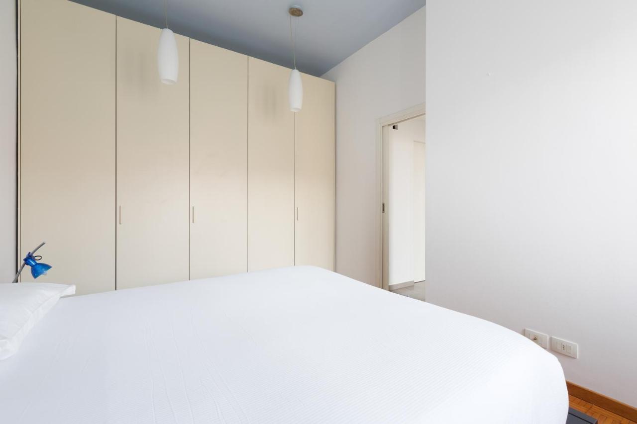 Cozy Apt With Balcony - Mm2 Sant'Agostino Appartement Milaan Buitenkant foto