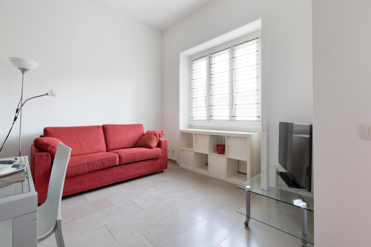 Cozy Apt With Balcony - Mm2 Sant'Agostino Appartement Milaan Buitenkant foto