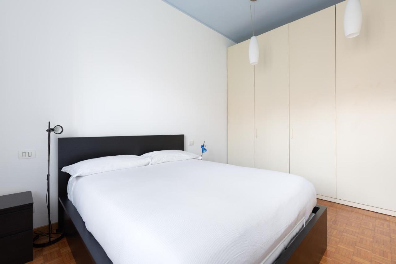 Cozy Apt With Balcony - Mm2 Sant'Agostino Appartement Milaan Buitenkant foto