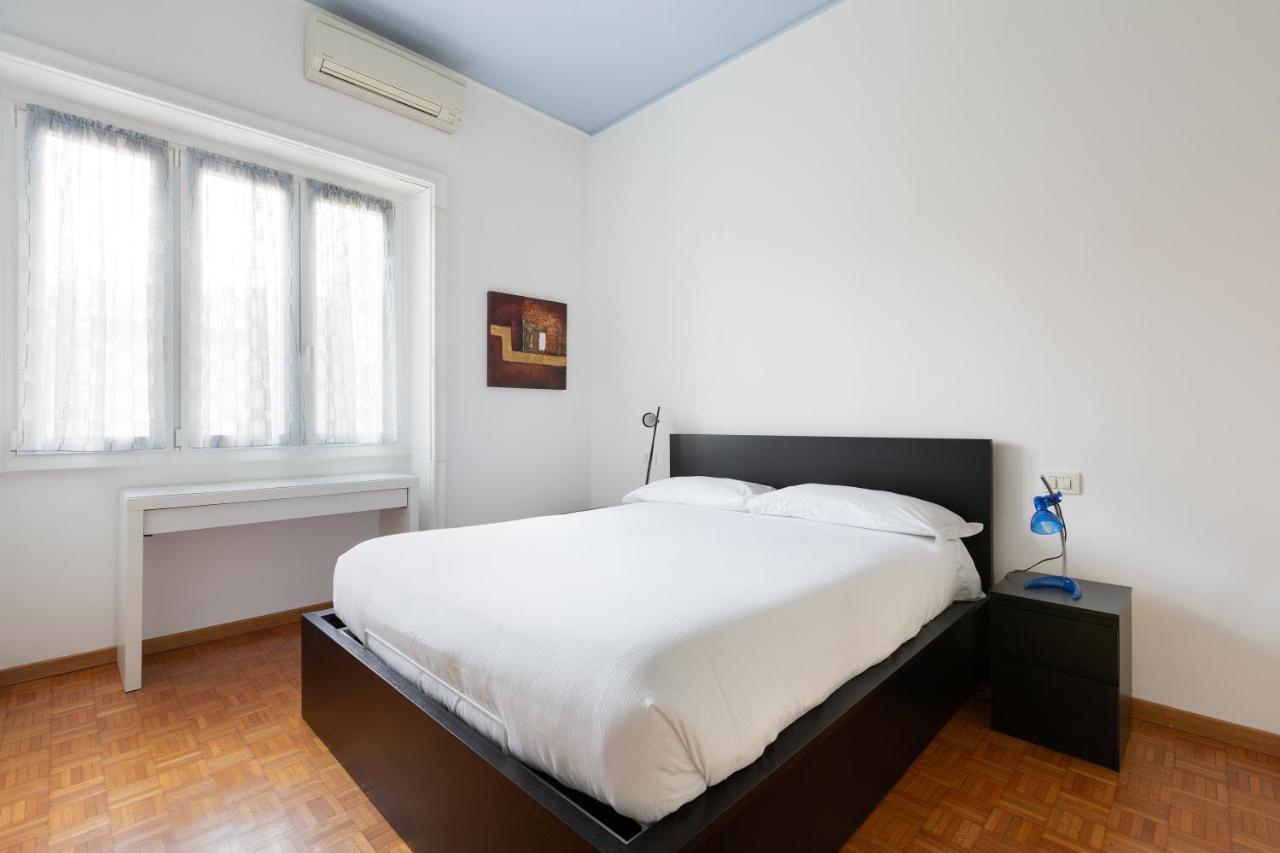 Cozy Apt With Balcony - Mm2 Sant'Agostino Appartement Milaan Buitenkant foto