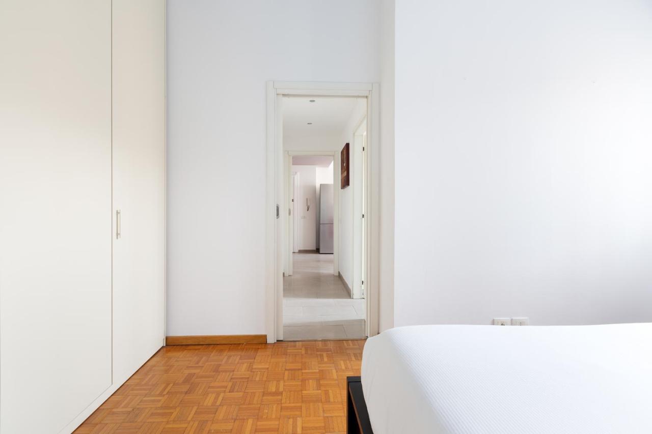 Cozy Apt With Balcony - Mm2 Sant'Agostino Appartement Milaan Buitenkant foto