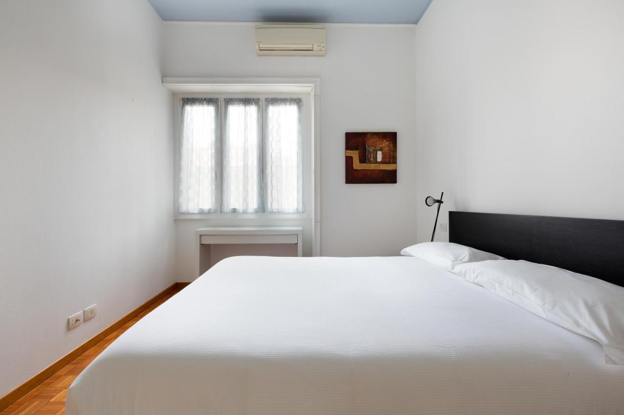 Cozy Apt With Balcony - Mm2 Sant'Agostino Appartement Milaan Buitenkant foto