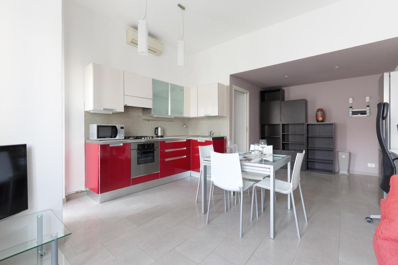 Cozy Apt With Balcony - Mm2 Sant'Agostino Appartement Milaan Buitenkant foto